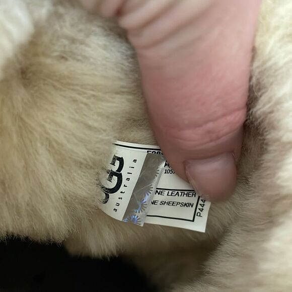 UGG woman’s Classic Short II boot | chestnut | size 9 - Picture 11 of 12